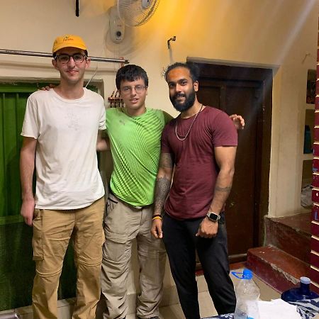 ורנאסי Monalisa Hostel מראה חיצוני תמונה