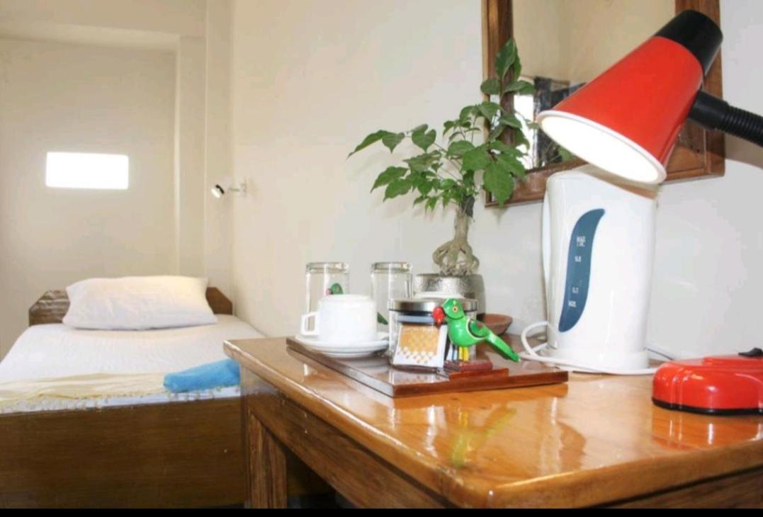 ורנאסי Monalisa Hostel מראה חיצוני תמונה