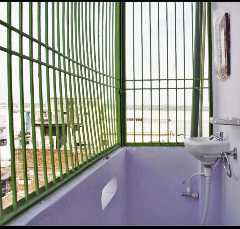 ורנאסי Monalisa Hostel מראה חיצוני תמונה