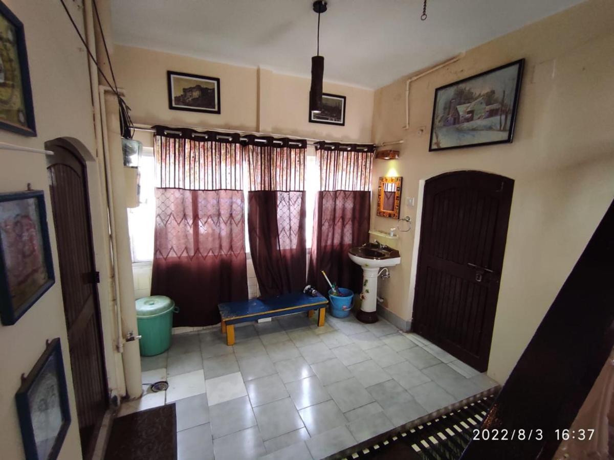 ורנאסי Monalisa Hostel מראה חיצוני תמונה
